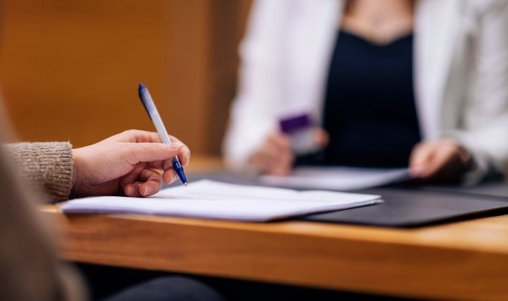 Kundernas erfarenheter av att uträtta ärenden vid domstolarna är positiva