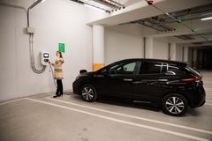 Sähköautojen latauspiste Toriparkissa