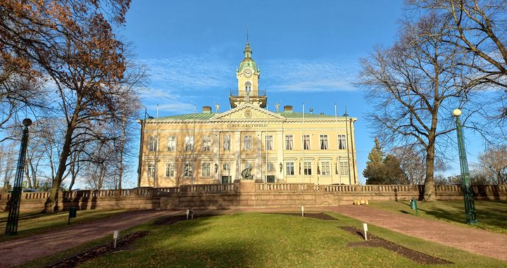 Porin Raaithuoneen julkisivu