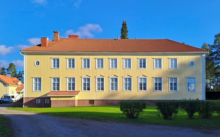 Vanha%20keltainen%20puutalo.