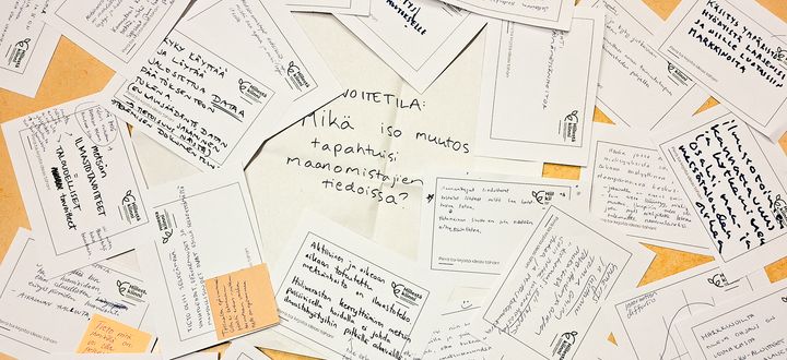 Muistilappuja.
