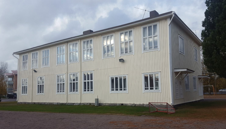 Skolbyggnaden Koutosen koulu i Kannus.