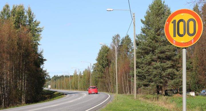 sommarhastigheter, trafikskylt