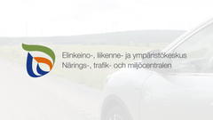 Logo, jossa teksti "Elinkeino-, liikenne- ja ympäristökeskus. Närings-, trafik- och miljöcentralen". Auton osa näkyy oikeassa reunassa.