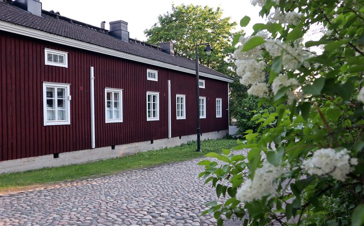 Katunäkymä Riihimäen Rautatienpuistosta.