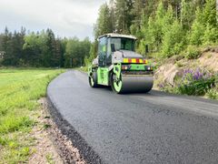 Päällystystöitä maantiellä 1050 Tammisaaresta Inkooseen.