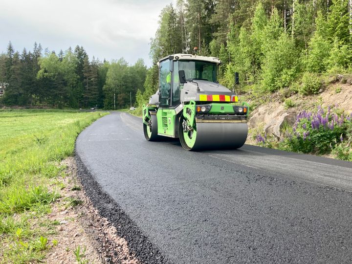 Päällystystöitä maantiellä 1050 Tammisaaresta Inkooseen.