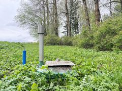 Kuvituskuva: jätevesipumppaamo ja vesijohtoventtiili.
