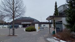 Imatran uimahalli ja urheilutalo talvisena päivänä.