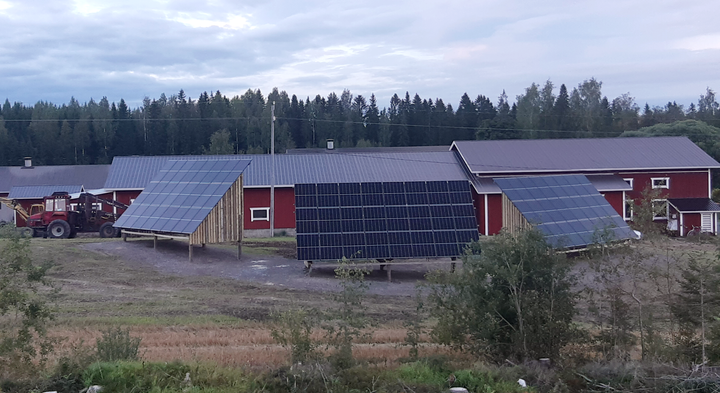 Juhannusmäen tila Konnevedellä sai investointitukea aurinkopaneelien hankintaan.