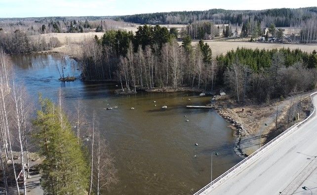 Kuvassa näkyy Herralanvirran padon alajuoksu.