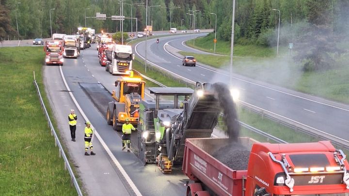 Päällystystä Sääksjärvellä.