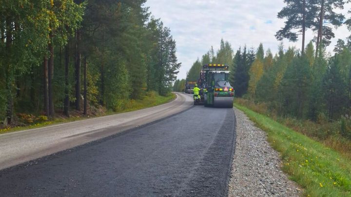 Päällystystyö käynnissä.