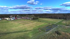 Varsinais-Suomen ELY-keskus on myöntänyt rahoitusta esimerkiksi Tuorlaan Maatalouden vesistöpolun ja integroidun suojavyöhykkeen rakentamiseen. Hankkeen toteutti Ammattiopilaitos Livia.