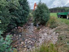 Restaureringsåtgärder på gång i Vichtis å sommaren 2021.