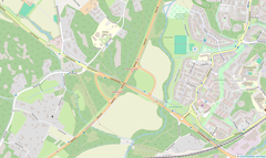 Karta över ett område med vägar, byggnader och grönområden.