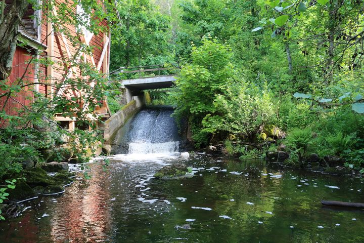 Det%20finns%20en%20flod%20p%E5%20bilden.