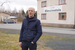 Markku Paija Loimaan maaseutupalveluiden toimiston edessä.
