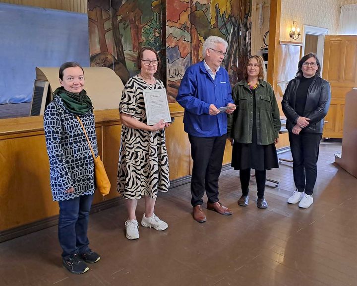 Kuvassa vasemmalta oikealle: Kirsti Virkki, ylitarkastaja, Varsinais-Suomen ELY-keskus, Sinikka Kontu, hallintojohtaja, Vahterus Oy, Mauri Kontu, toimitusjohtaja, Vahterus Oy, Paula Saarento, yli-intendentti, Varsinais-Suomen alueellinen vastuumuseo ja Kaisa Äijö, maakunta-arkkitehti, Varsinais-Suomen liitto.