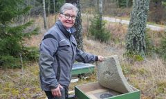 Satu Nurmi mehiläispesällä.