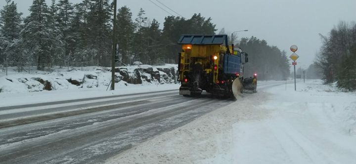 kuvituskuva tienhoitotoimista
