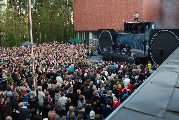 Konsertti Jyväskylän yliopiston Seminaarimäen kampuksella.