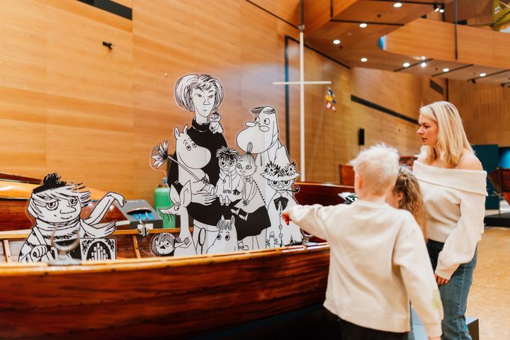 Selkeä kävijämagneetti Suomen kansallismuseoon kuuluvassa Suomen merimuseossa oli vuonna 2025 ”Rohkeus, rakkaus, vapaus! Muumiseikkailu” -näyttely. Kuva: Krista Ylinen