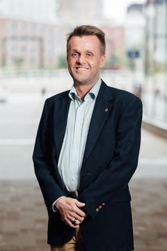 Maanmittauslaitoksen Paikkatietokeskuksen ylijohtaja professori Jarkko Koskinen.