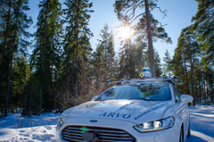 Maanmittauslaitoksen Paikkatietokeskuksen itseohjautuva auto