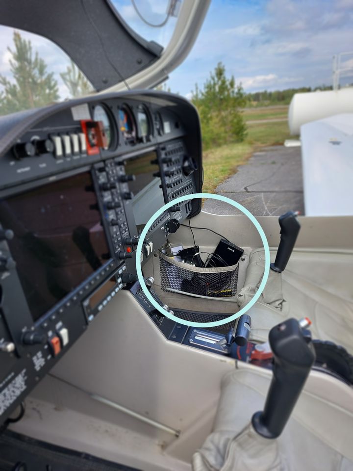 GNSS-h%E4irinn%E4n%20tunnistava%20prototyyppilaitteisto%20lentokoneen%20ohjaamossa