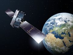 Galileo-satelliittinavigointijärjestelmään kuuluva satelliitti Maan kiertoradalla