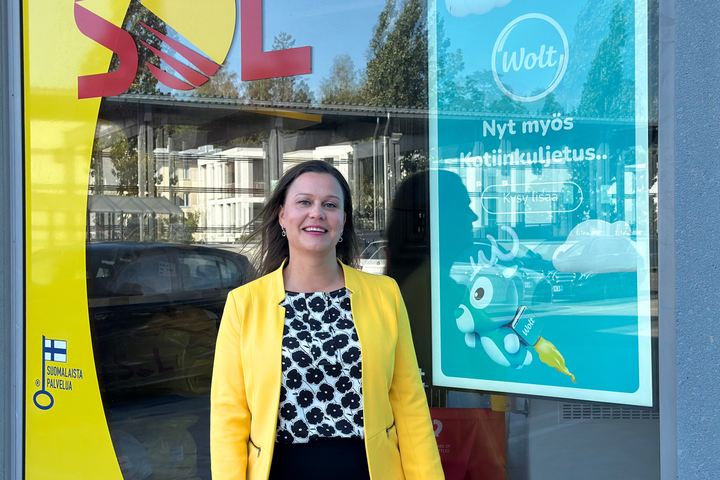 SOL Pesulapalveluiden toimitusjohtaja Maria Rantala iloitsee alkavasta Wolt-yhteistyöstä