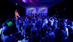 Kansallismuseon viimeiset 48 tuntia käynnistyivät Sober Furious -klubilla. Kovan suosion takia DJ Orkidea soitti Kansallismuseon inspiroimia settejä kaksi.