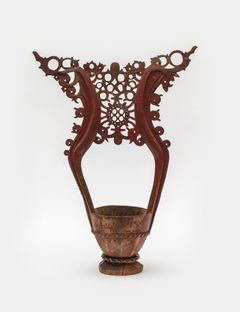 Ruskon kousa on yksi Kansallismuseon tunnetuimmista esineistä. Koristeelliset kousat olivat juhlamaljoja. Kousaa on käytetty vielä 1800-luvulla kinkereillä eli lukusilla juoma-astiana. 1500-luvulla tällaiset astiat kuuluivat vain linnojen astiastoihin. Kuva: Ilari Järvinen / Museovirasto