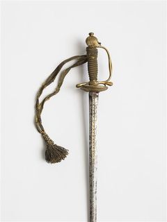 1700-luvun lopusta peräisin oleva miekka on perimätiedon mukaan jätetty Alastaron kirkkoon Anders Josef Hästeskon (1753–1825) kuoleman jälkeen. Hästesko taisteli Ruotsin joukoissa Venäjää vastaan sekä Kustaa III:n sodassa (1788–1790) että Suomen sodassa (1808–1809). Erikoislaatuisessa miekassa on ruotsalainen kahva ja venäläinen säilä. Säilän veriuraan on kaiverrettu Vivat Catharina, toiselle puolen kyrillisillä ja toiselle latinalaisilla kirjaimilla. Hästeskon sotilasuran perustella voidaan päätellä, että säilä voisi olla sotasaalis. Kuva: Ilari Järvinen, Museovirasto