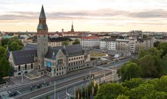 Kansallismuseo ja uudisosa Mannerheimintien varrella Helsingissä ilmakuvassa.