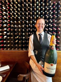 Sommelier Jenni Räisänen toivoo, että yhä useampi viiniharrastaja löytää Pastikseen