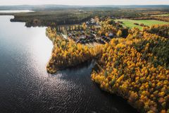 Apukka Resort sijaitsee 18 km Rovaniemen keskustasta pohjoiseen Olkkajärven rannalla. Kuva: Saara Rahkamaa.