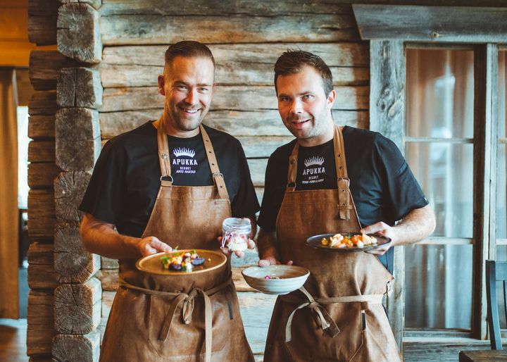 Arto Rastas (vas.) ja Teemu Korkalainen odottavat innolla, miten heidän luomansa á la carte -menu otetaan vastaan Ravintola Aitassa.