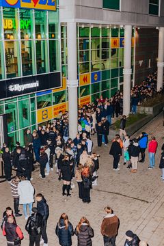Ennen yökerhon avaamista Red Onionin ovelle muodostui satojen ihmisten jono. Kuva Tuomas Vihavainen.