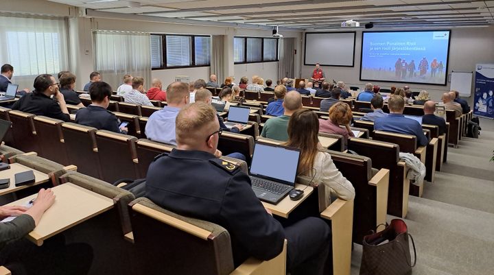 Osallistujia Itä-Suomen alueellisella maanpuolustuskurssilla 17.5.2024 Kuopiossa.