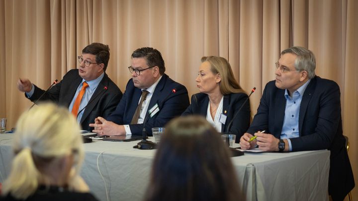 Suomen_talouskasvu_ja_työelämän_tasa-arvo-tilaisuus_panelistit_Satonen_Kujala_Löfgren_Pentikäinen