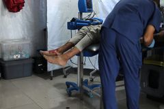 Lääkärit Ilman Rajoja -järjestön Al-Mawasin klinikalle tulee potilaita, jotka ovat haavoittuneet tai kuolleet yrittäessään hankkia ruokaa perheelleen Gazassa.