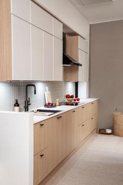 Viona-keittiö, Melista Venetsia -ovi ja Viona Tuuli -ovi.