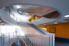 Maakuntien tilakeskuksen kuvituskuva suomalaisen terveysaseman sisätiloista