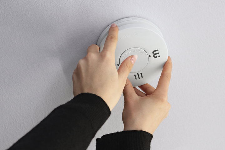 Pelastuslaki muuttuu vuodenvaihteessa velvoittaen kiinteistöjen omistajat huolehtimaan muun muassa palovaroittimien toiminnasta.