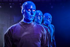 Amerikkalainen viihdeilmiö Blue Man Group on tunnettu siitä, että esityksissä voi tapahtua melkein mitä tahansa. Kuva: Blue Man Group