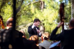 Puistokonsertin johtaa viime vuoden tapaan Tampere Filharmonian ylikapellimestari Matthew Halls.