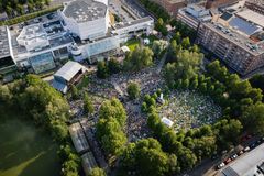 Tampere Filharmonian perinteinen Puistokonsertti keräsi arviolta 10 000 kuulijaa Sorsapuistoon lauantaina 9. elokuuta 2025.
