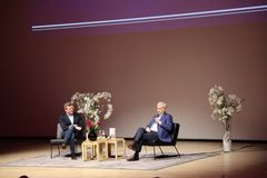 Presidentti Sauli Niinistö täytti odotetusti lähes koko Ison salin. Kuva: Eemeli Kankainen.